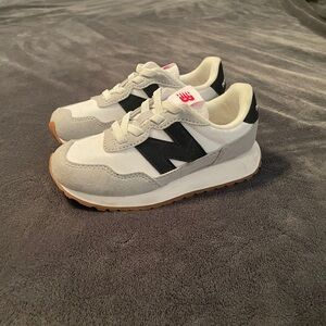 NWOB New Balance 237 Little Kids Slip-On Sneaker